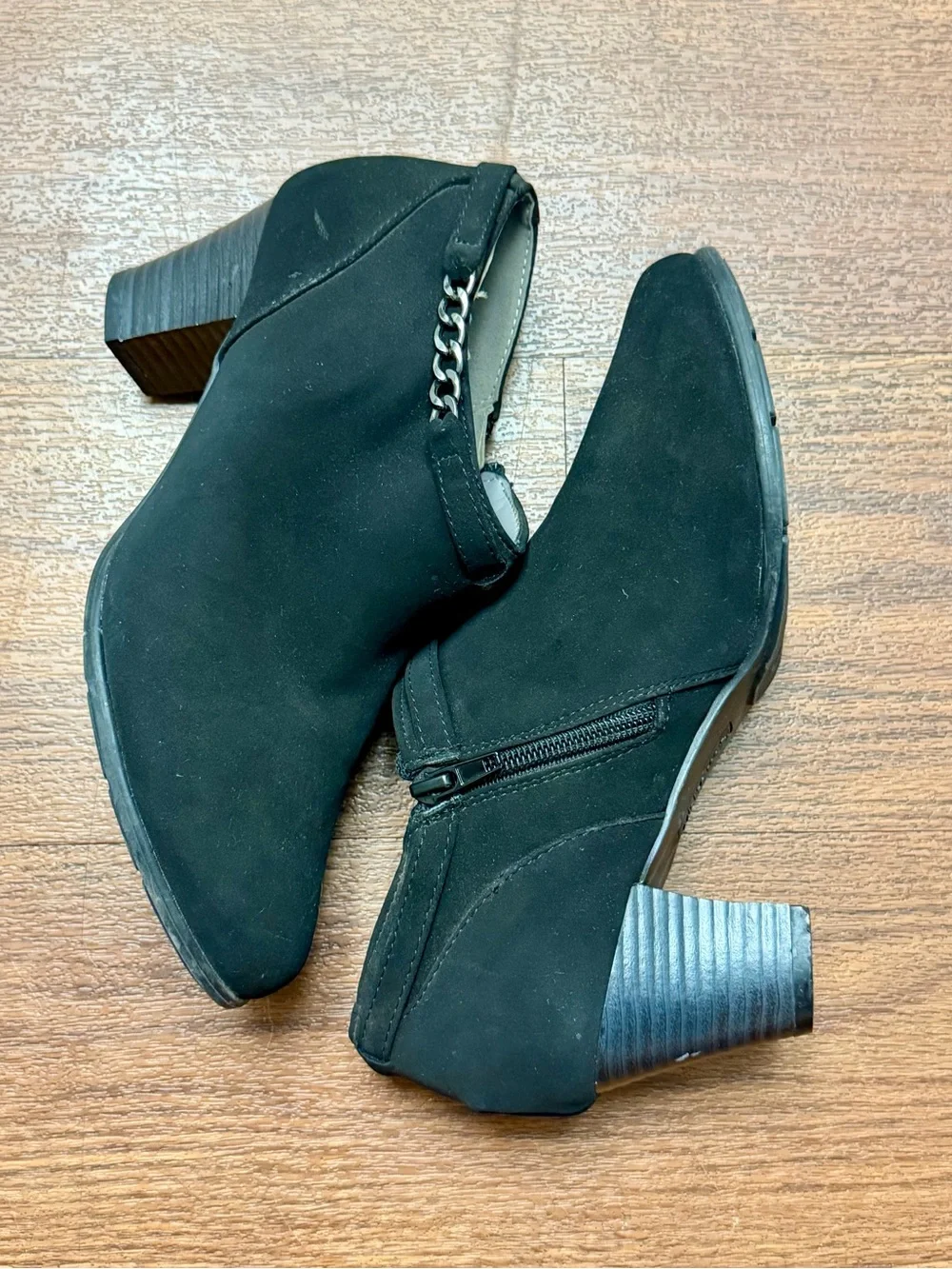 White Mountain Black Ankle Booties Chain Detail Block Heel Size 7M